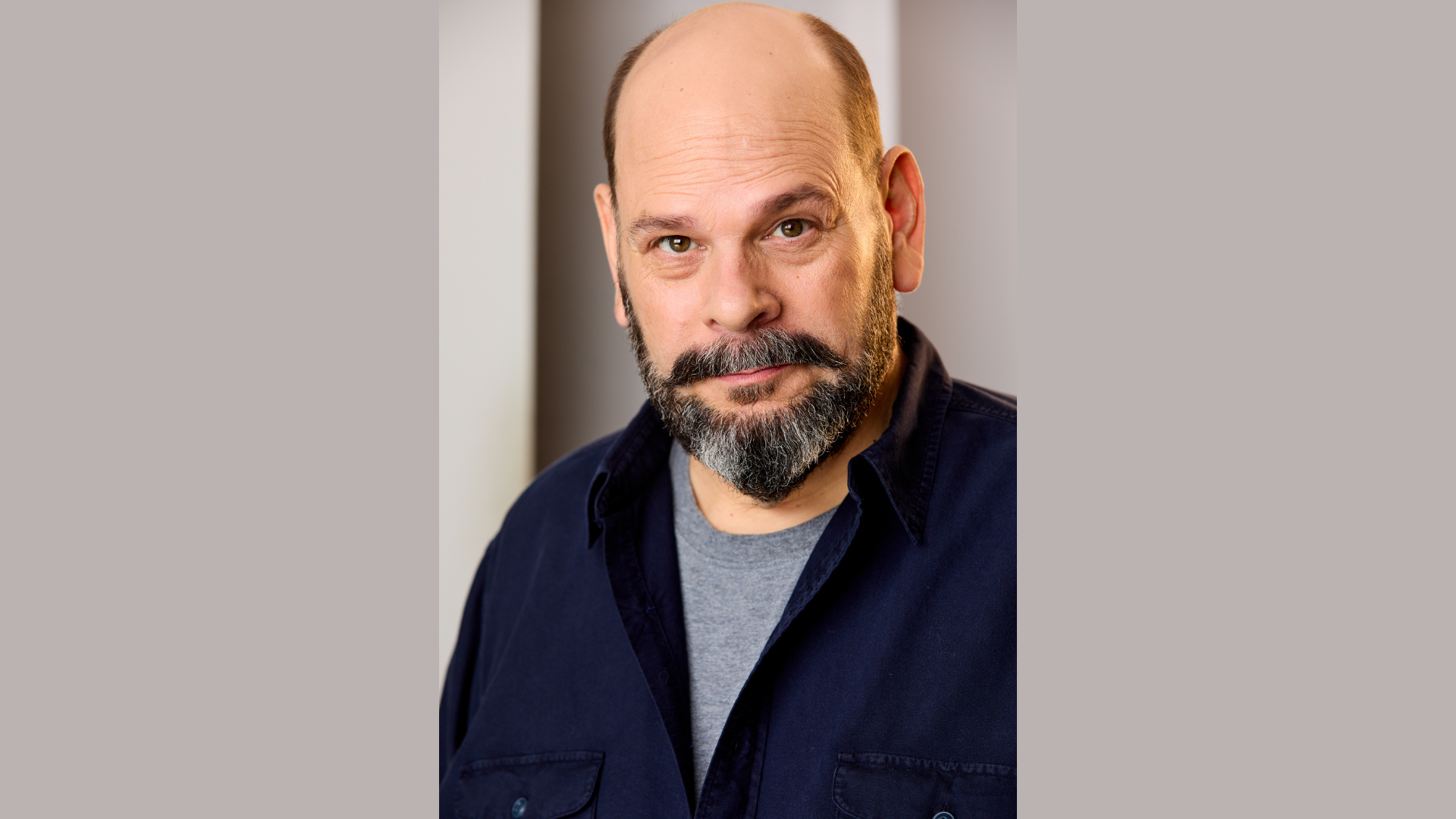 A portrait of an improv performer.