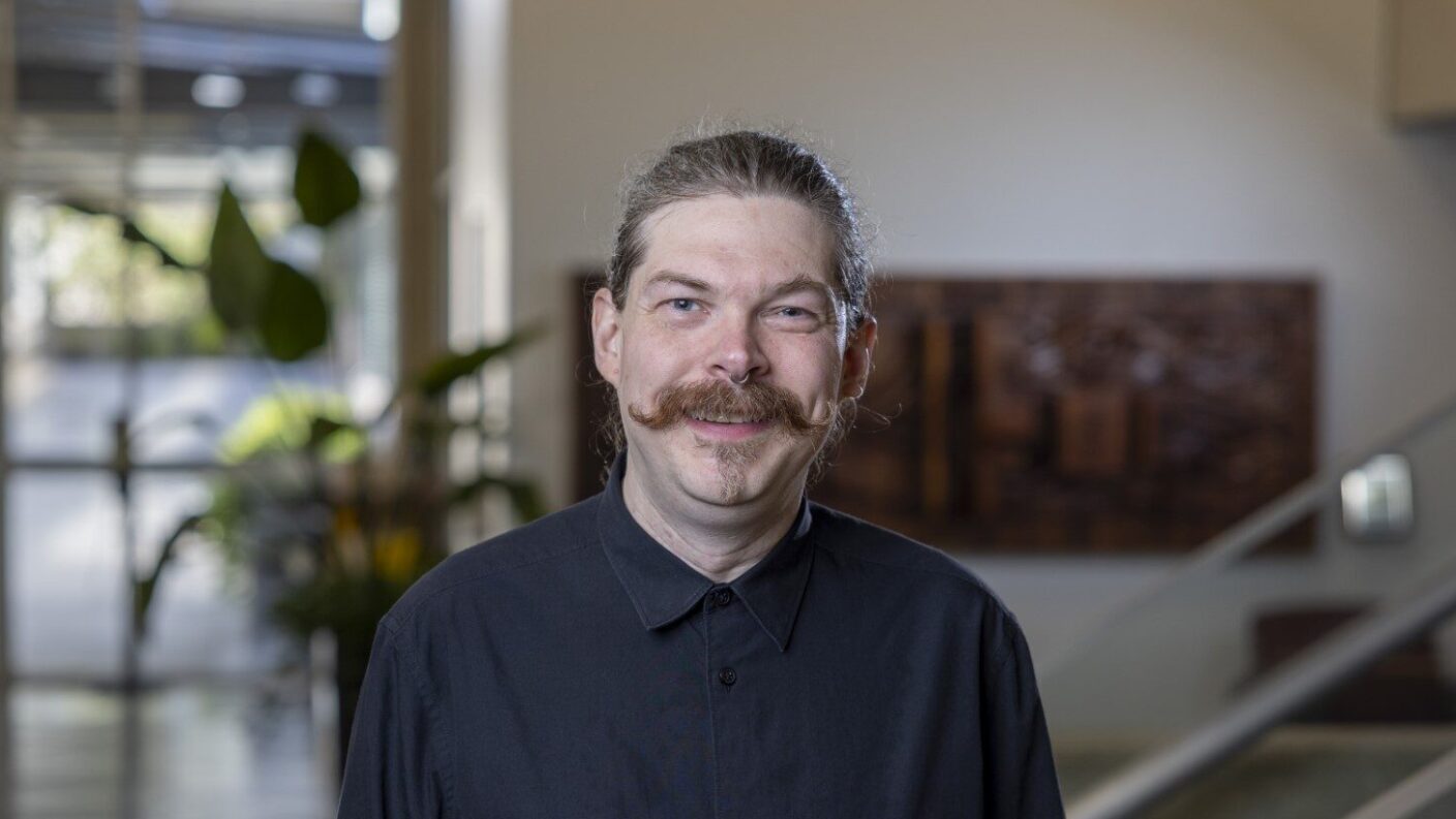 Headshot of Matthew Campbell